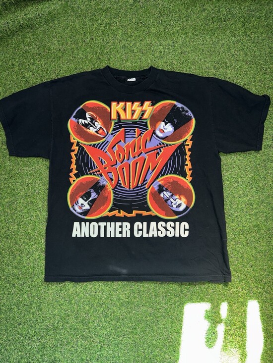 Tops - Vintage Kiss Tee XL
